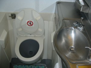 Ryanair mulls charge for toilets